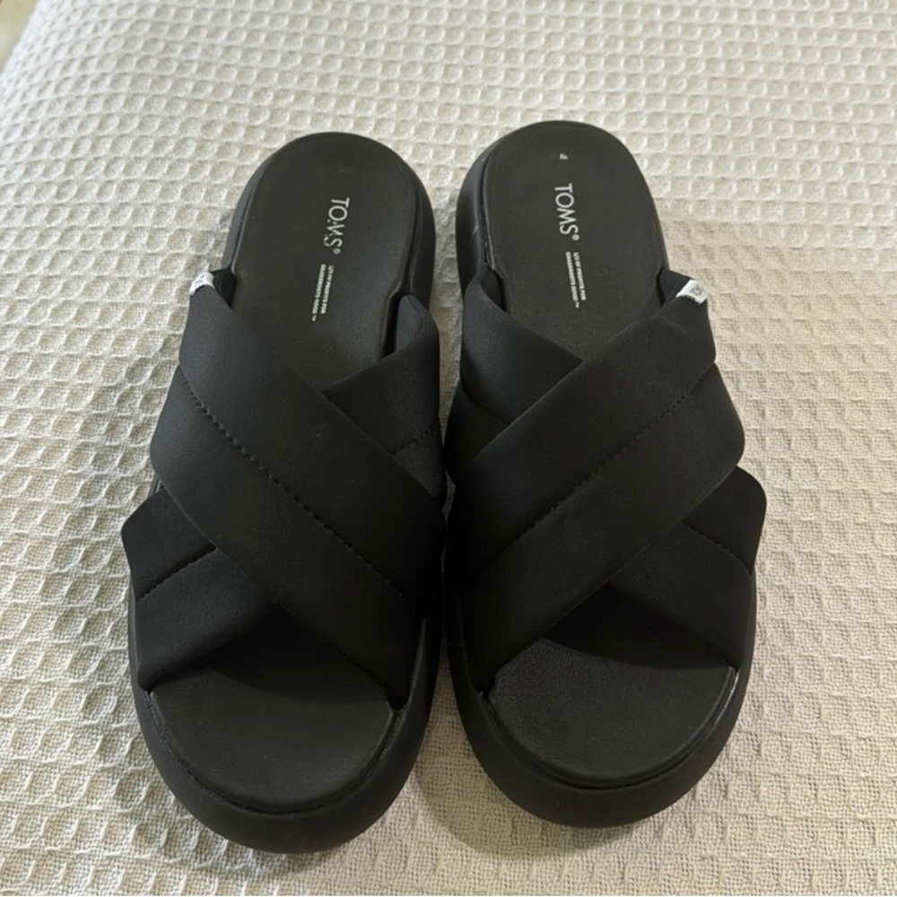 Toms Alpargata Mallow Crossover Black Slide Puffy Sandals